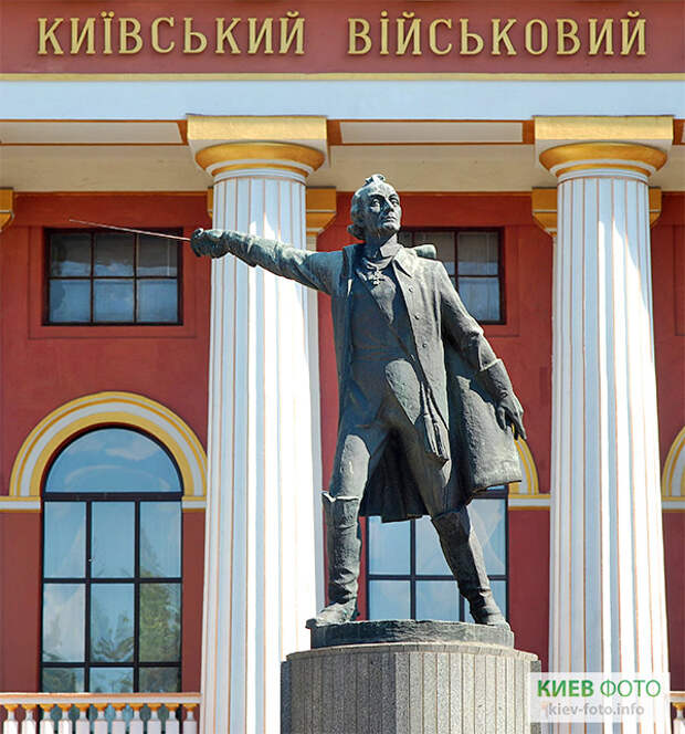Картинки по запросу Памятник Суворову