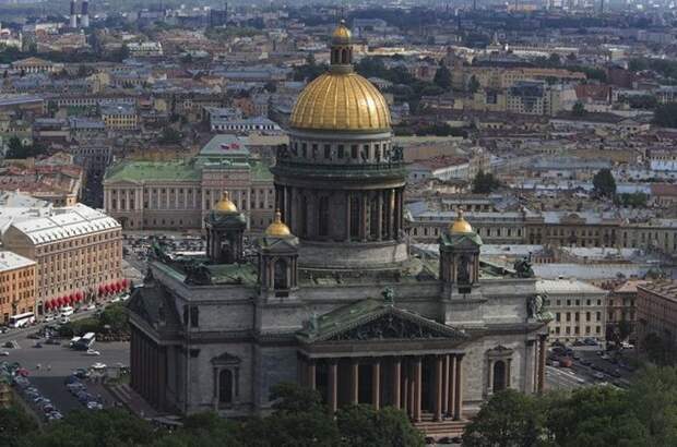 Крупнейший православный храм Санкт-Петербурга.