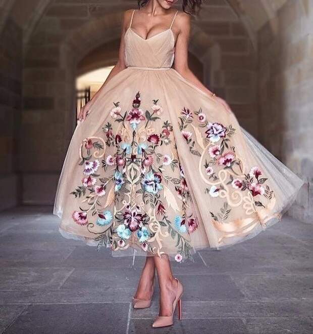 Вечернее платье с цветком