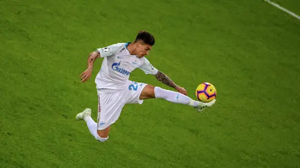 «Зенит» остался в меньшинстве в первом тайме матча РПЛ с «Зенитом» после удаления Ригони