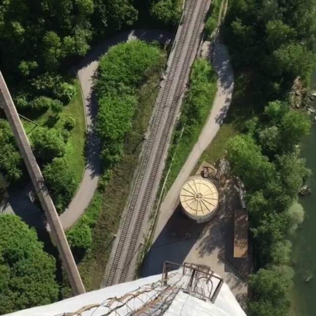 Самая высокая в Европе дымовая труба (12 фото)