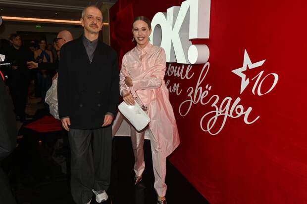 Ксения Собчак показала фото интимного момента с мужем