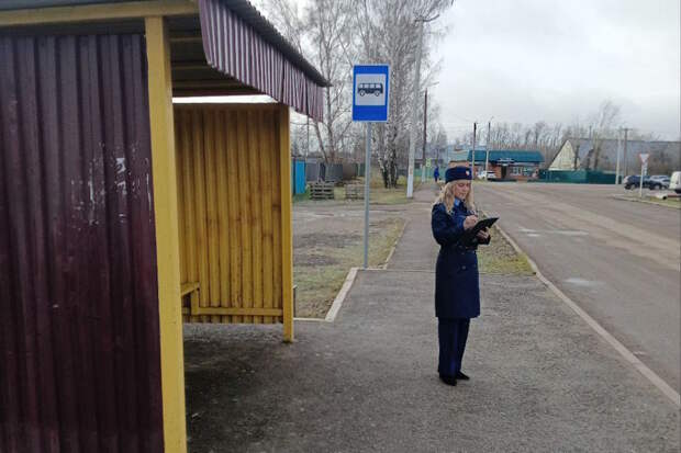 В тульском поселке Куркино нашли нарушения на автобусной остановке