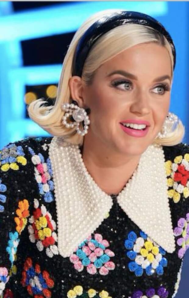 Katy perrys earrings the rookie s2e16