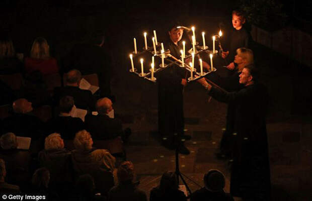 solsberiyskiisobor 8 Величественное зрелище: Солсберийский собор в свете сотен свечей