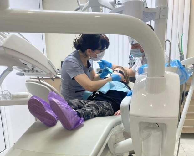 Слитки золота во рту вместо зубов: стоматологи предупреждают россиян