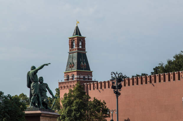 Росгвардейцы приняли участие в приеме Путина в Кремле