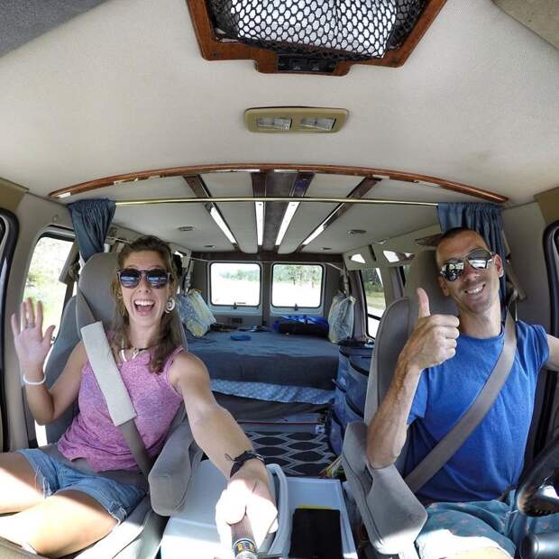 Эта пара уже 8 лет путешествует по миру в микроавтобусе   в мире, люди, путешествие
