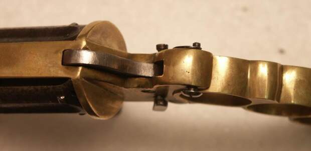 Revolver knuckle dagger (Apache)