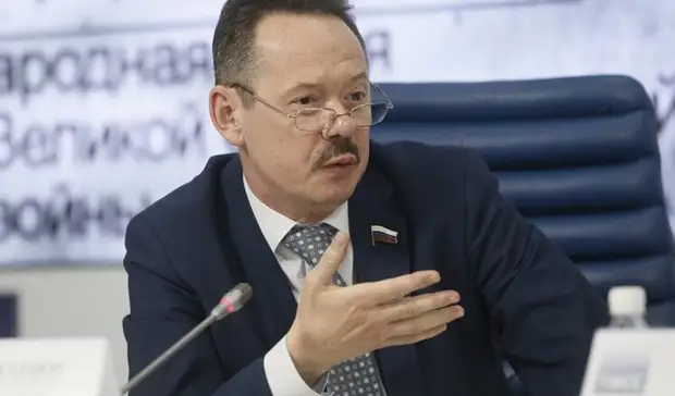 Депутат ГД РФ от Приморья Владимир Новиков не делится имуществом с женой?