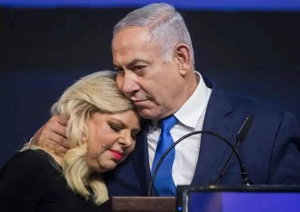 Нетаньяху с женой