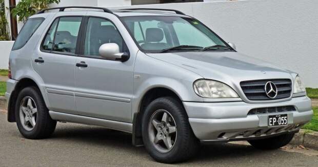 Дорестайлинговая версия Mercedes-Benz M-klass (1997-2001 гг.).