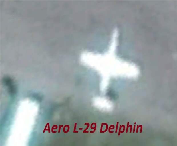 Самолет Л-29 или Л-39 на базе батальона "Азов".