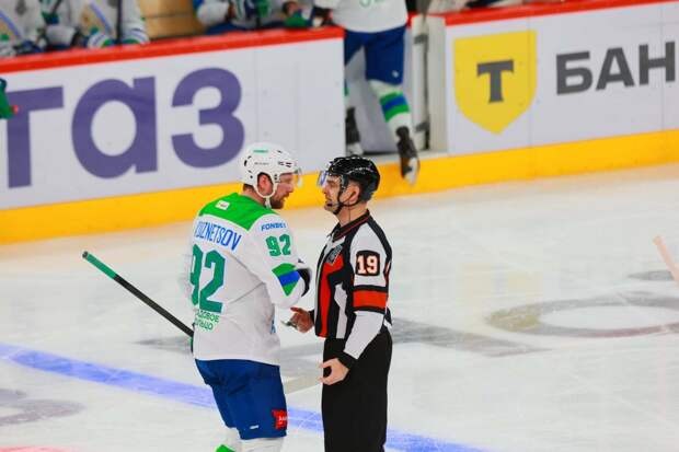 Евгений Кузнецов дисквалифицирован на одну игру за непристойный жест