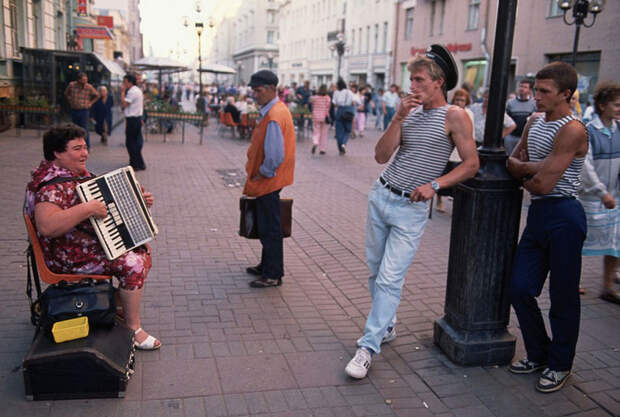 15 красноречивых фото о том, как жилось людям, когда умирал Советский Союз