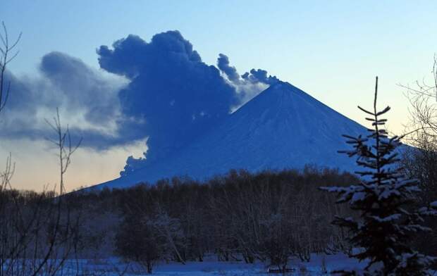 Пейзажи с вулканом Ключевская сопка (10 фото)