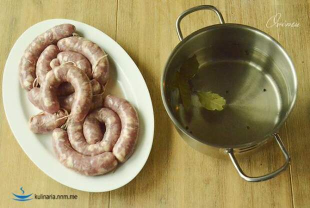 Украинская кухня. Колбаса жареная крестьянская в глечиках