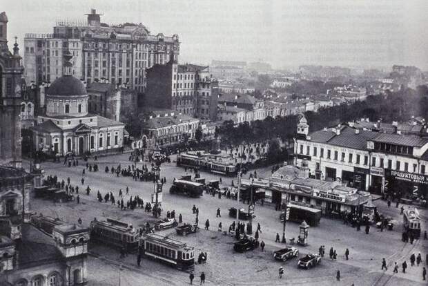 Фото 1924 г. Н. Петрова. Вид на Страстную площадь из здания "Известий".