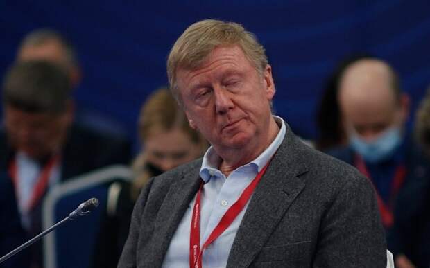 НА ПУБЛИЧНЫХ МЕРОПРИЯТИЯХ "ЭФФЕКТИВНЫЙ МЕНЕДЖЕР", УСТАВ ОТ ТРУДОВ НА БЛАГО РОДИНЫ, ПОРОЙ ЛЮБИЛ ПРИКОРНУТЬ. ФОТО: MAKSIM KONSTANTINOV / GLOBALLOOKPRESS