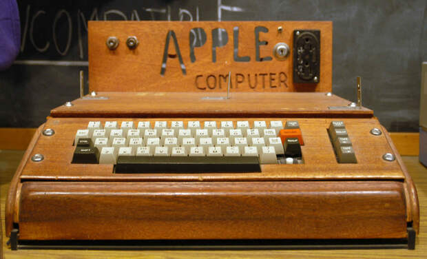 первый персональный компьютер Apple I