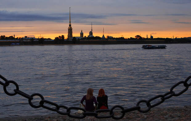 Что делают петербуржцы во время белых ночей
