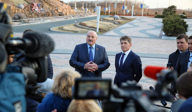 Он улетел, но обещал вернуться: Александр Лукашенко сказал, что приедет на ВЭФ-2022