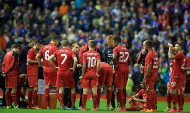 LIVERPOOL, ENGLAND - Wednesday, September 23, 2015: Liverpool's manager Brendan Rodgers giving team talk as the game goes into extra time during the Football League Cup 3rd Round match at Anfield. (Pic by David Rawcliffe/Propaganda)