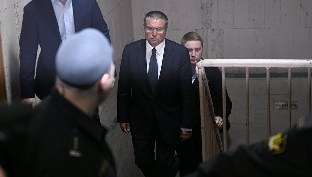 Министр экономического развития РФ Алексей Улюкаев в здании Басманного суда города Москвы Министр экономического развития РФ Алексей Улюкаев в здании Басманного суда города Москвы