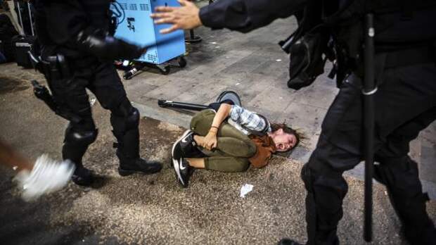 Этюд в протестных тонах: почему в Барселоне не утихают митинги