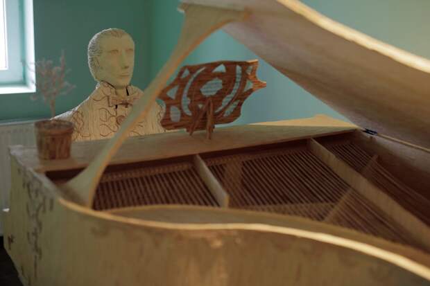 stunning-sculpture-of-a-pianist-of-matches-08