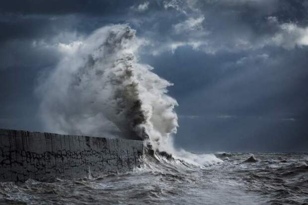 Бушующие волны на снимках Рейчел Талибарт