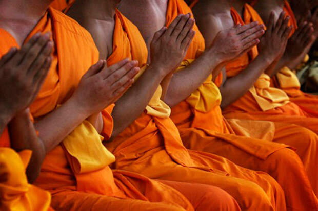 буддисты молятся