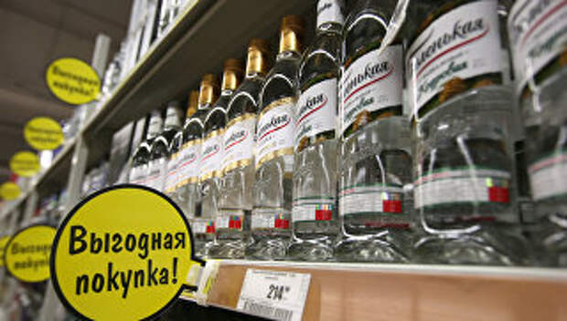 Отдел алкогольной продукции гипермаркета Карусель, открывшегося в торгово-развлекательном центре Золотой Вавилон в Москве