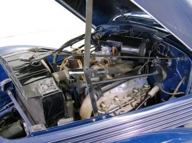 Американский ретро автомобиль Cord 810