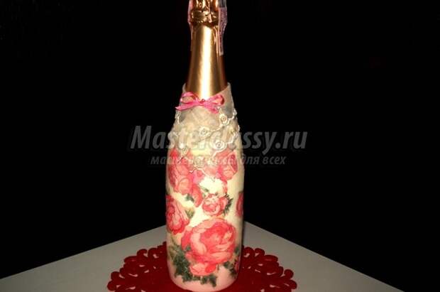 Декупаж бутылки шампанского «Розы»