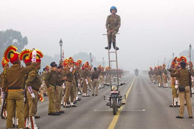 Театральность и нелепость индийской армии армия, военные Индии, индия, парад, фото