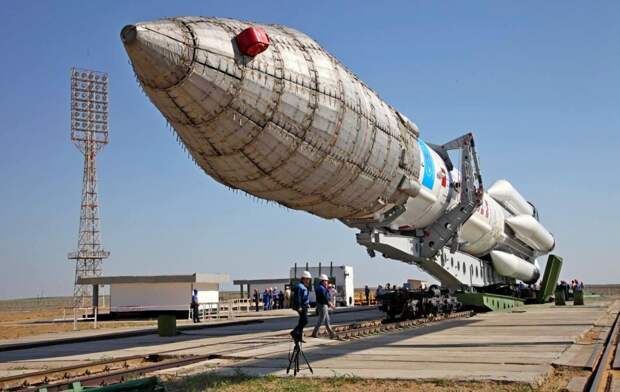 Орбитальный маневр Роскосмоса.  Россия может отомстить НАТО за срыв поставок «Мистралей».