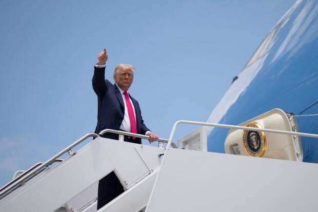 Трамп потребовал от Ирана безоговорочной капитуляции