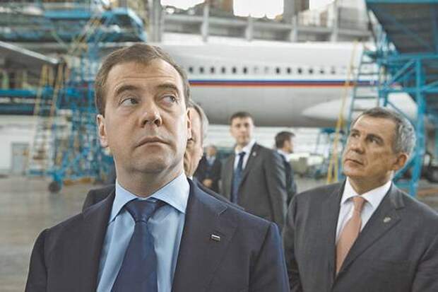 Дмитрий Медведев и Рустам Минниханов, как оказалось,  смотрят в разные стороны относительно того, как распределять бюджет. фото: РИА Новости