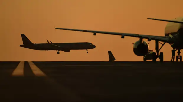 Летевший из Москвы в Симферополь самолёт сел в аэропорту Ростова-на-Дону