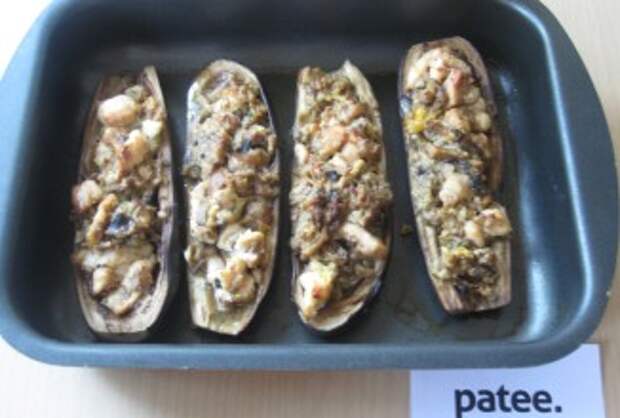 Баклажаны  фаршированные курицей и грибами - приготовление