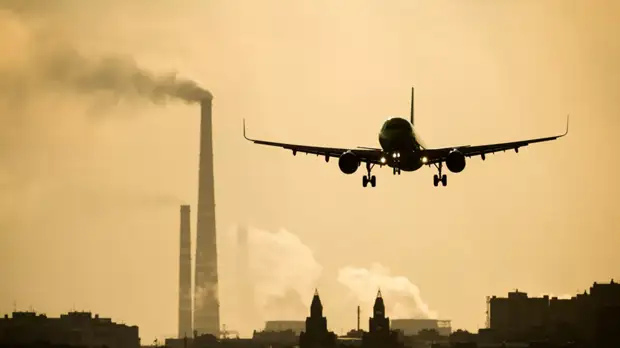 На борту севшего в Омске самолёта взрывных устройств не обнаружили