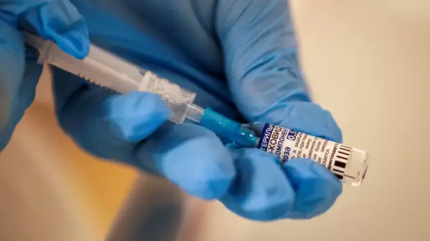 Песков считает неизбежной ревакцинацию от коронавируса