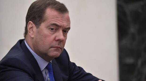 Медведев обратился к «недоразвитому премьеру» Польши