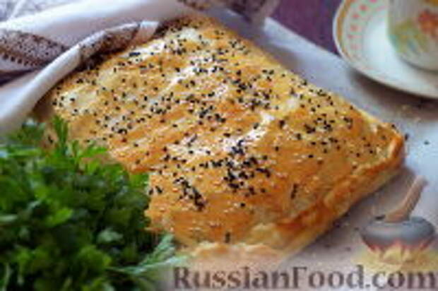 Фото к рецепту: Картофельно-мясной пирог из слоеного теста