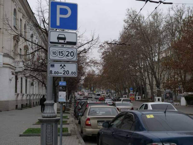 Врио губернатора Севастополя напомнил о долгах за парковки