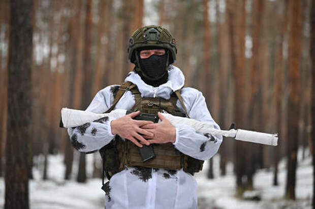 Жена вернувшегося из плена бойца РФ упала в обморок от радости, услышав его