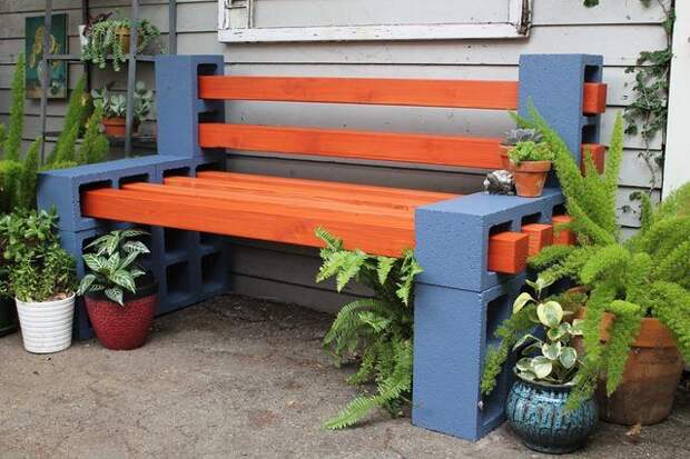 DIY: How to Make a Garden Bench - using concrete blocks, 4x4's and adhesive. This is brilliant!: 
