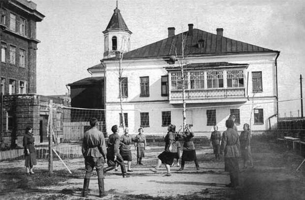 Чем советскому человеку грозил брак с иностранцем?