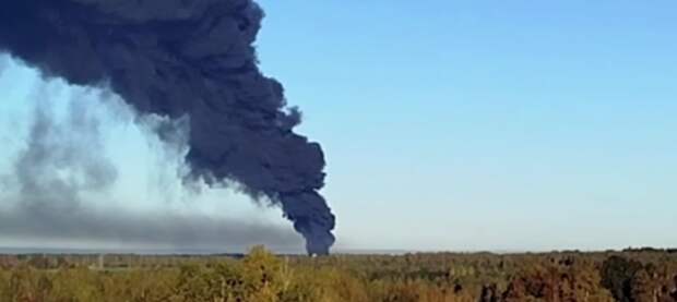 В Смоленской области поезд с ГСМ врезался в грузовик и сошёл с рельсов